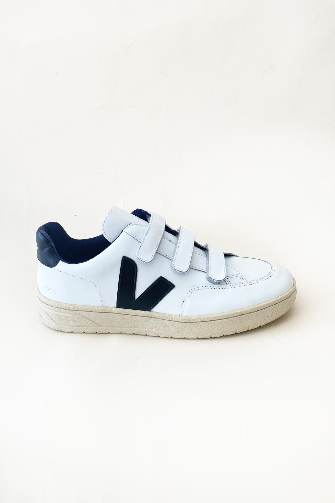 VEJA Mod. V LOCK LEATHER EXTRA WHITE BLACK